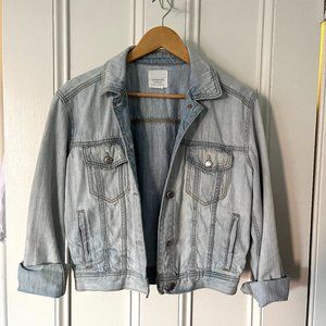 AE Classic light wash denim jacket